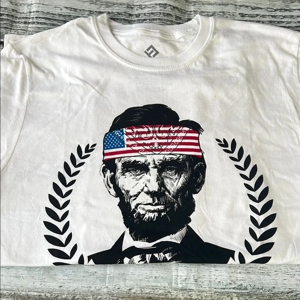 White Graphic T-Shirt with Abraham Lincoln Patriotic Design SZ Medium